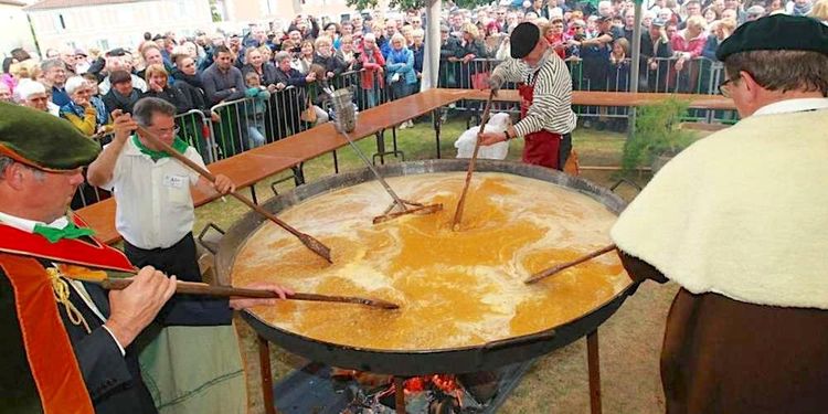 EN VRAC - Fête de l’asperge, La Négresse à Biarrtitz, bâtiment emblématique de Nay, Otxote à Cambo, du Tarbes Pyrénées Rugby au RC Auch, tourisme 64, Côte Landes Nature, Grillerie du port à Saint-Jean-de-Luz, ligne Auch-Toulouse, Floralies de Garein